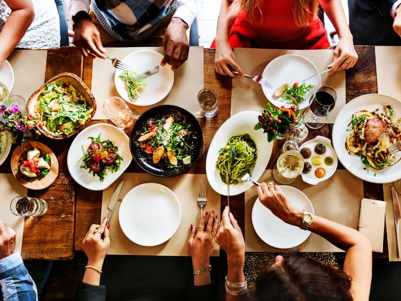 Digitalisierter Restaurantbesuch: Wieso die Gastronomie immer öfter digitale Speisekarten nutzt