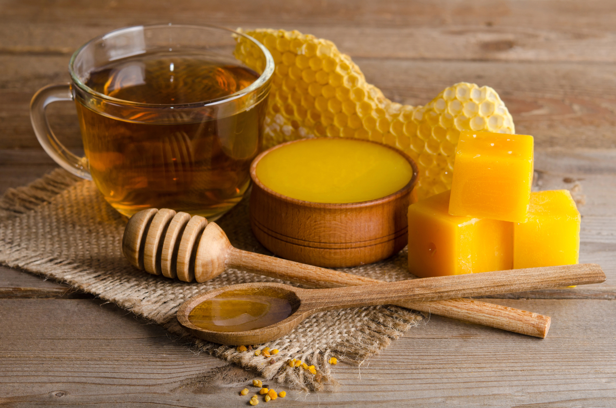 Wachs, Pollen und Propolis: Die vielseitigen Produkte aus dem Bienenstock